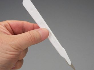 Scalpel, Disposable, No. 3 Plastic Handle with No. 11 Blade